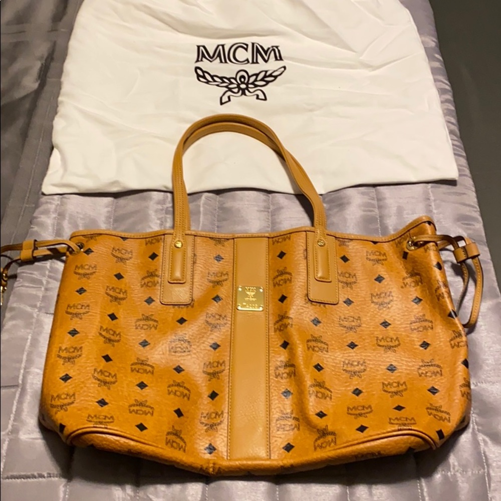 Authentic MCM Reversible Liz Shopper in Visetos